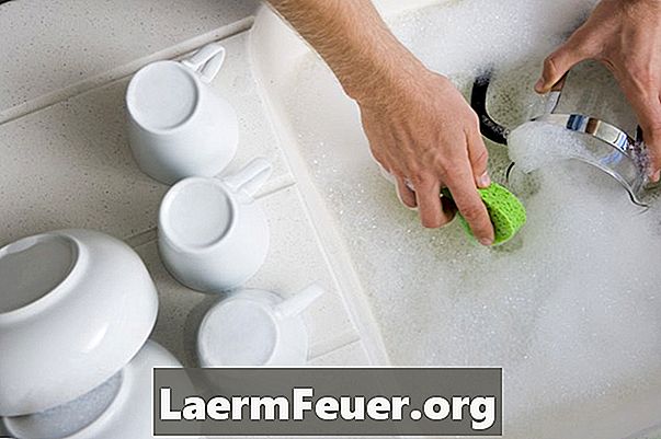 Este recomandabil să purtați mănuși atunci când spălați vasele?