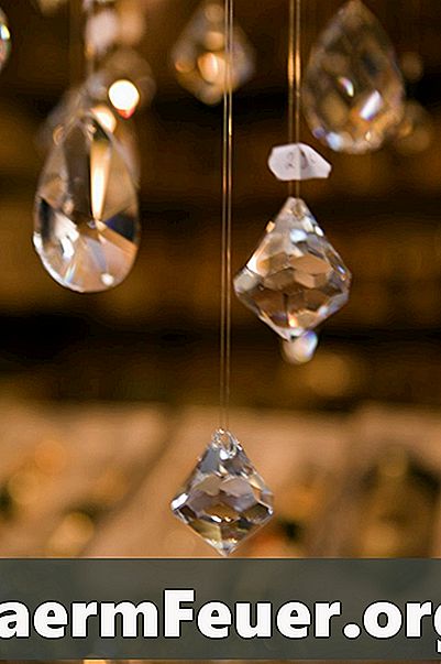 Como fazer um arranjo de cristal para decorar um casamento