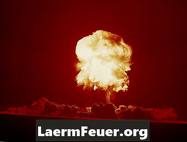 Forskjellen mellom atom- og hydrogenbomber