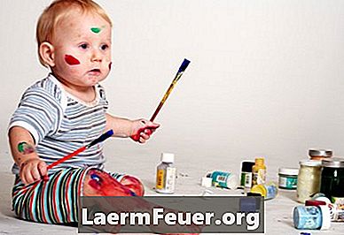 Artesanías y actividades para bebés usando tinta guache