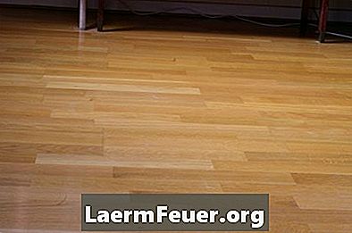 Come rimuovere la pavimentazione in laminato di legno