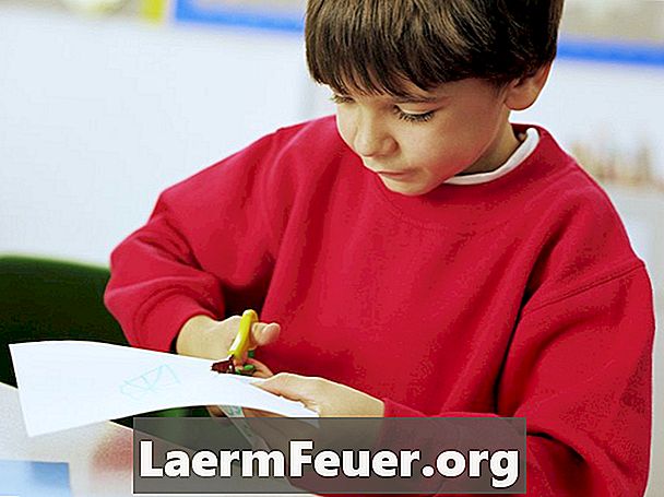 Aktivitäten für Kinder, die lernen, eine Schere zu benutzen