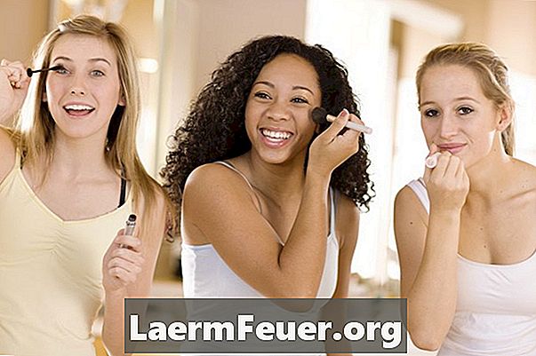 Brincadeiras com maquiagem para garotas adolescentes