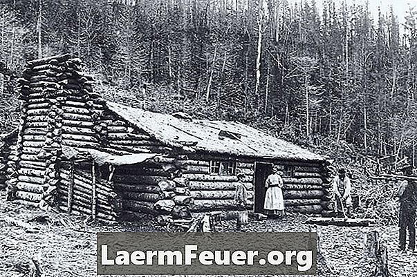 בקתות עץ של המתיישבים הראשונים