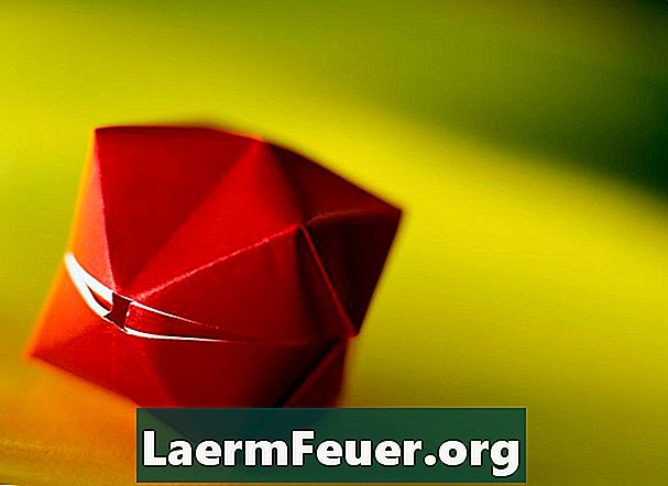 Med vikning av en oktaedron av origami