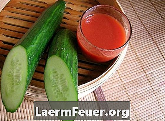 Eet komkommer om te helpen met premenstruele acne