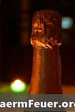 איך לפתוח בקבוק שמפניה עם פקק פלסטיק