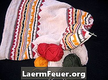 Cum să adăugați lână de altă culoare în timp ce tricotat