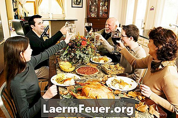 점심 또는 저녁 식사 주최자에게 감사하는 방법