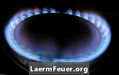 Hva forårsaker den gule flammen i gassvarmere?