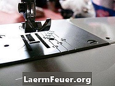Como ajustar o sincronismo do gancho em uma máquina de costura