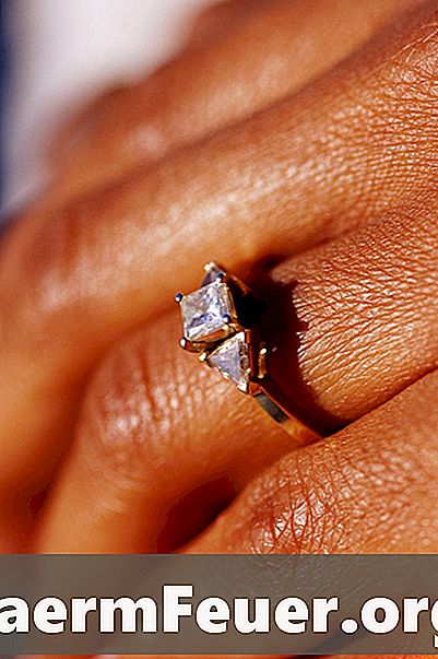 Cómo ajustar un anillo sin llevarlo al joyero