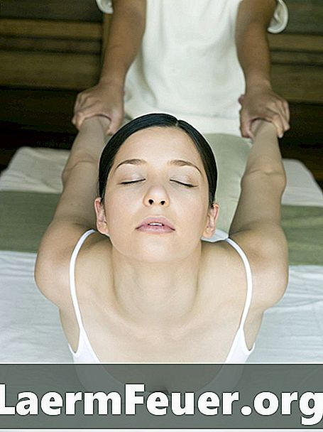 Jak rozciągnąć wewnętrzne udo masażem tajskim