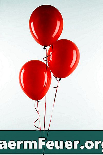 Wie man Heliumballons an Dekorationen bindet