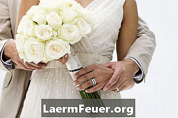 Come legare un nastro attorno a un bouquet da sposa