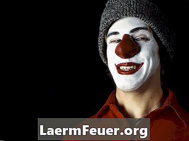 Comment appliquer un maquillage de tueur de clown pour Halloween