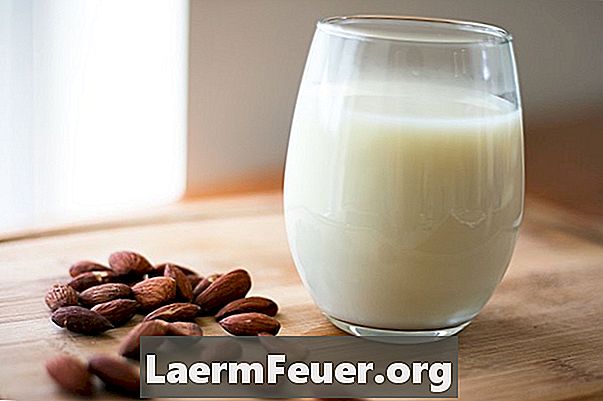 Как разогреть миндальное молоко