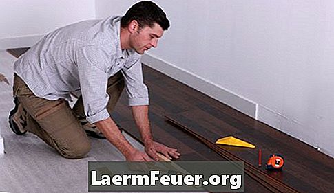 Hur man lägger matta på en träspånskiva