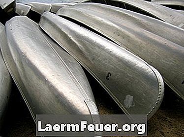 Como consertar o fundo de uma canoa de alumínio