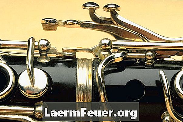 Cómo reparar los tornillos de un clarinete