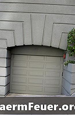 Come realizzare una porta per garage in cemento stampato