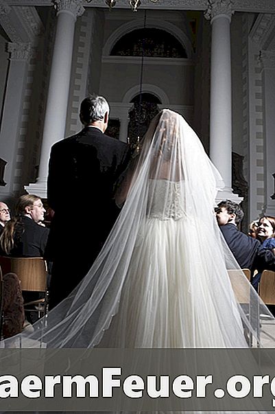 Comment faire une queue de robe de mariée en tulle
