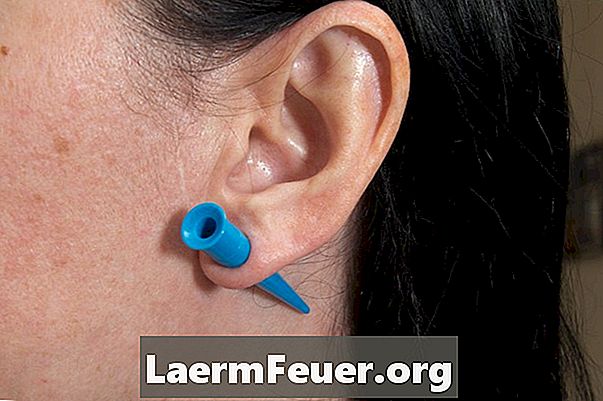 Kako popraviti velike rupe uha
