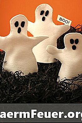 Como costurar uma fantasia de fantasma para uma criança no Dia das Bruxas