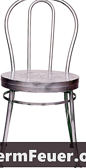 屋外のアルミ製テーブルと椅子のお手入れ方法