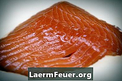 Como curar ou defumar salmão