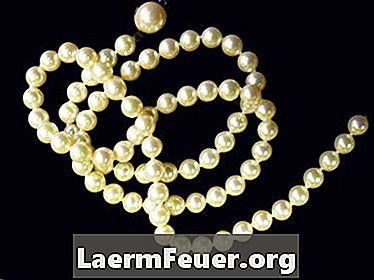 Come dare nodi nella collana di perle
