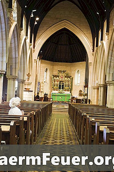 Hur man dekorerar altaret för olika katolska kyrkans olika liturgiska tider