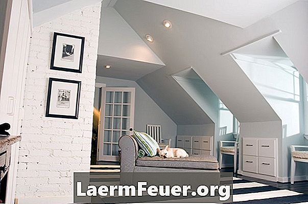 Как да декорирате стая с наклонен таван