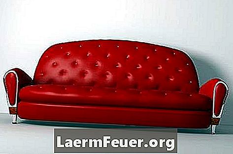 Как да декорирате червен диван
