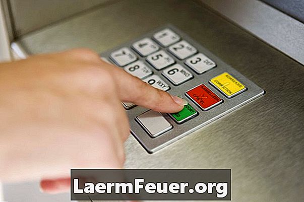 Sådan indbetaler du checks i en pengeautomat