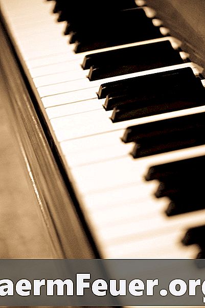 Quali sono le cause delle note aggrappate al mio pianoforte?
