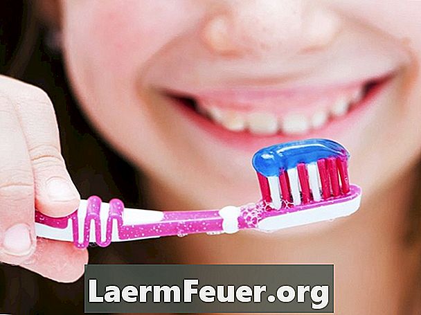 Kako odstraniti bakterije iz zobne ščetke