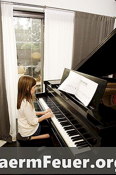 Kako učiti klavir na prvi pogled branje za 4-letno dekle?