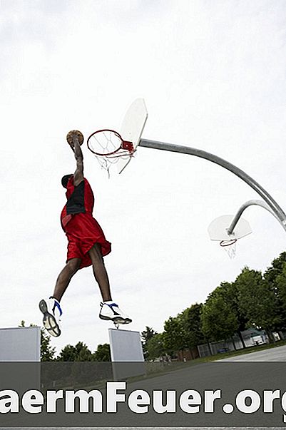 Hvordan å begrave og hoppe høyere i basketball