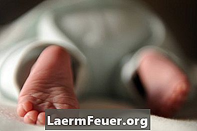 איך חותמת את טביעת הרגל של התינוק עם חותמת צבע