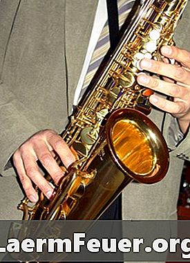 Hoe maak je de B-schaal in twee octaven in de hoge sax