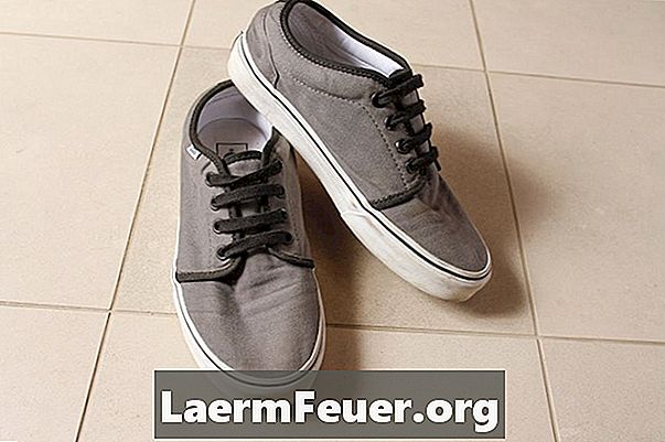 كيفية القيام بخطوة متوازية من رباط الحذاء في حذاء رياضة شاحنات - مقالات
