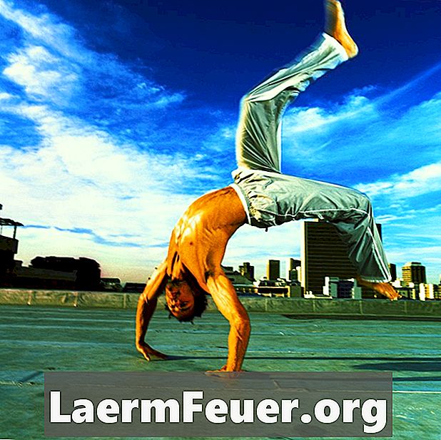 Hvordan lage capoeira akrobatikk