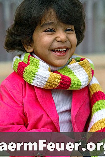 かぎ針編みの子供のためのスカーフの作り方