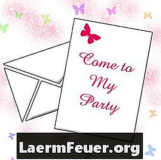 Como endereçar um envelope de um convite para uma festa