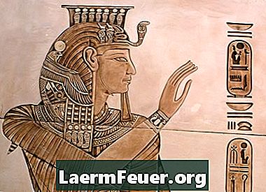 Hur man gör egyptiska drottning kronor