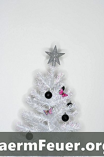 Cómo hacer cadenas de eslabones de papel para decorar un árbol de Navidad