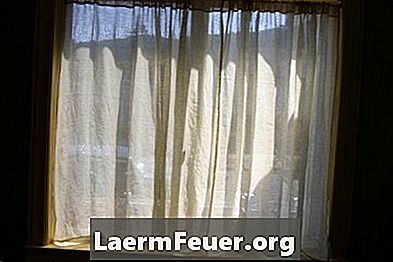 Hvordan man laver gardiner med ark
