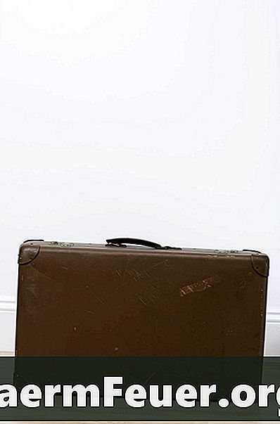 Cum de a face decoupagem într-o valiză