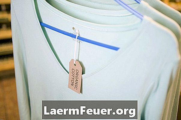 Wie man Preis- oder Markenetiketten für Kleidung herstellt